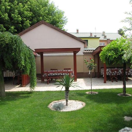 Szegfu Apartman Villa Hajdúszoboszló Eksteriør bilde